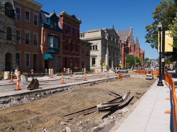 A long-awaited sight: streetcar construction on Cincinnati's Elm Street. Photo: Travis Estell.
