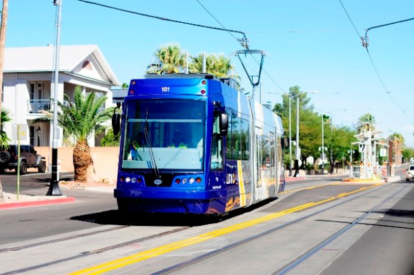 Tucson streetcar leaves center-street station during testing. Photo:  Tyler Baker, Arizona Daily Wildcat.